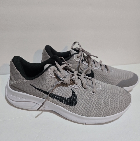 NIKE NEW Gray and Black Athletic Shoes. Size 9